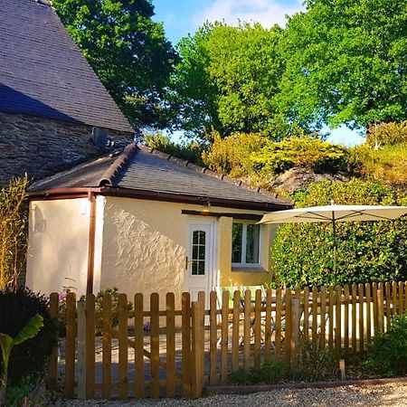 Le Vieux Moulin Gites - A Charming Stone Cottage With Garden View And Seasonal Pool Guégon Zewnętrze zdjęcie