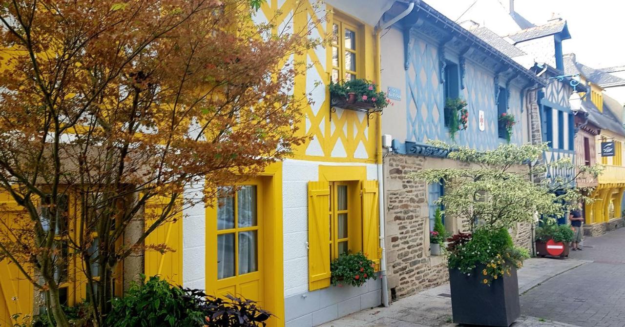 Le Vieux Moulin Gites - A Charming Stone Cottage With Garden View And Seasonal Pool Guégon Zewnętrze zdjęcie