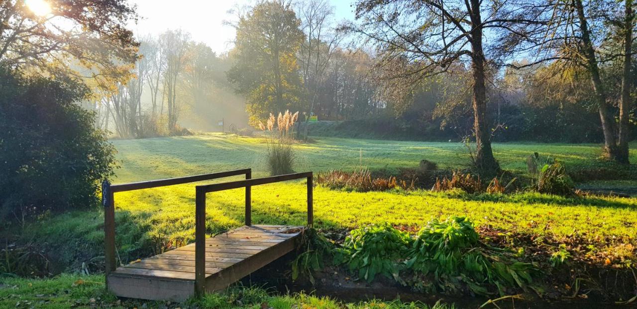 Le Vieux Moulin Gites - A Charming Stone Cottage With Garden View And Seasonal Pool Guégon Zewnętrze zdjęcie