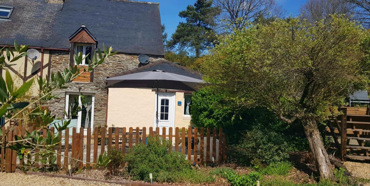 Le Vieux Moulin Gites - A Charming Stone Cottage With Garden View And Seasonal Pool Guégon Zewnętrze zdjęcie